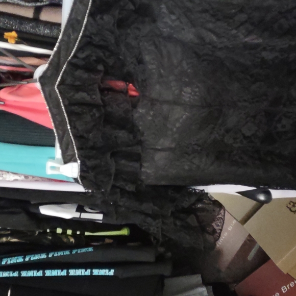 New BeBe off the shoulder lace Dress - Picture 4 of 9